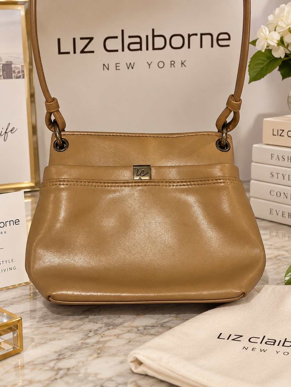 ✨ Vintage Liz Claiborne Tan Leather Crossbody Shoulder Bag